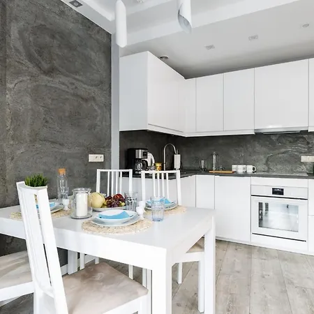 Fregata Z Basenem Zewnetrznym- -sannel For Rent Appartamento Pobierowo