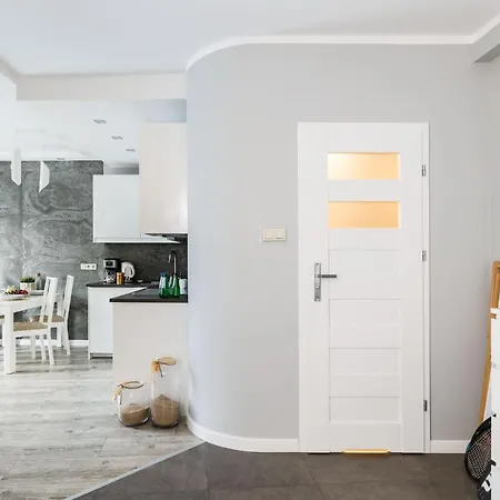 Fregata Z Basenem Zewnetrznym- -sannel For Rent Appartamento Pobierowo